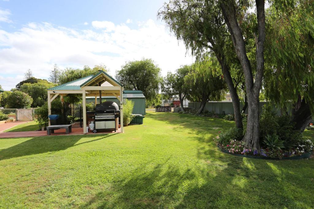 Busselton Guest House ภายนอก รูปภาพ