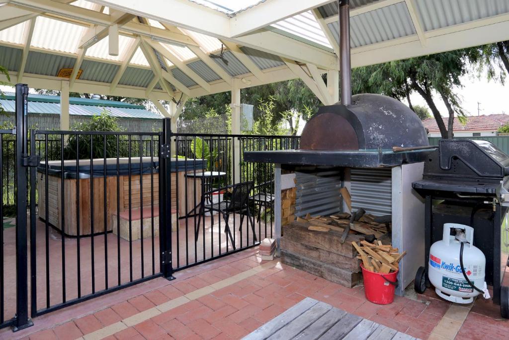 Busselton Guest House ภายนอก รูปภาพ