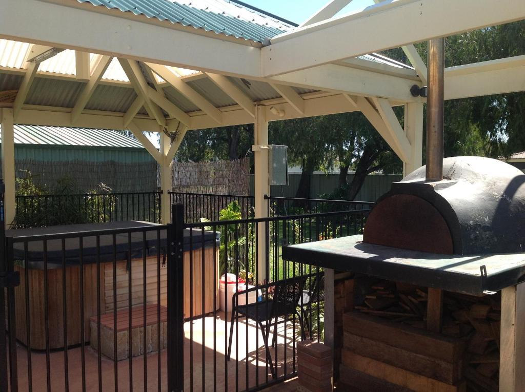 Busselton Guest House ภายนอก รูปภาพ